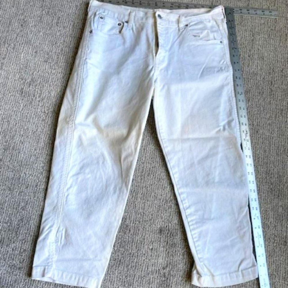 Levi’s  White Classic Capri -Red tag size 14